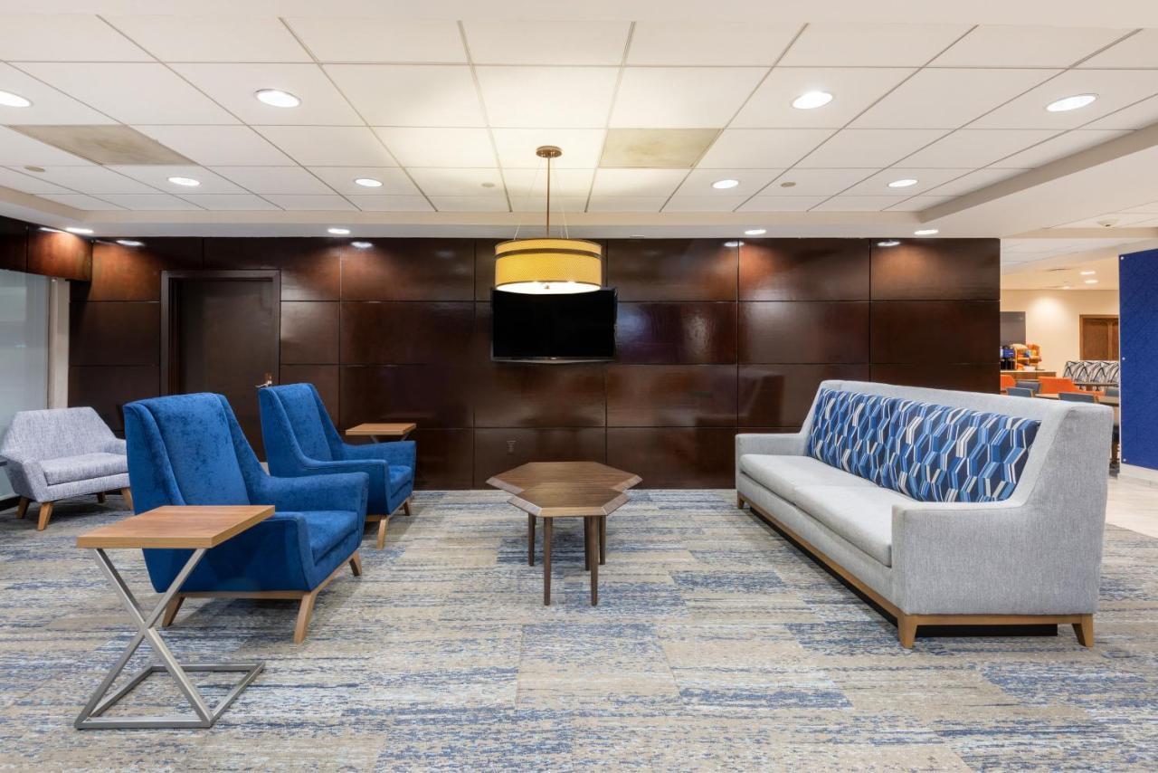 Express Philadelphia Ne-bensalem By Ihg