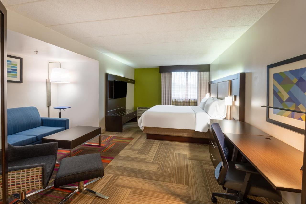 Express Philadelphia Ne-bensalem By Ihg Bensalem