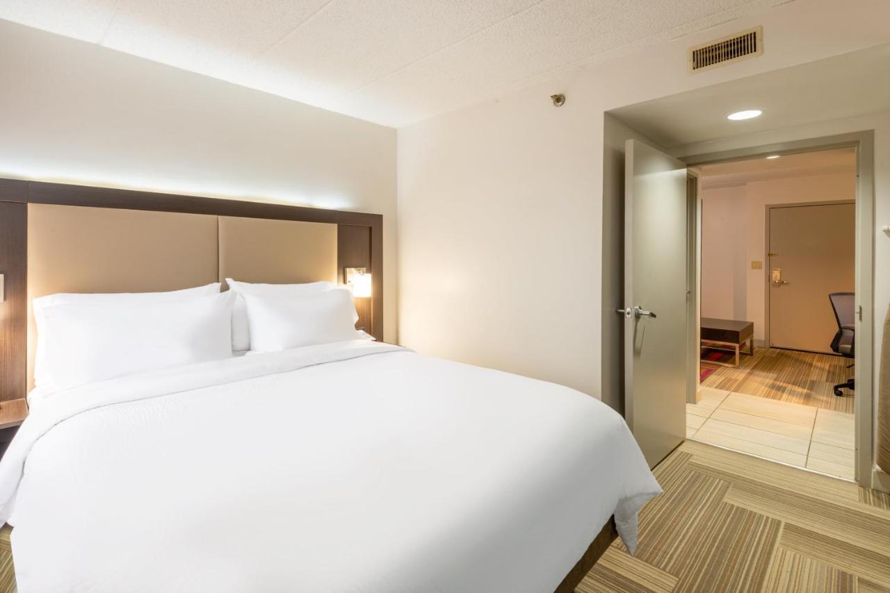 Express Philadelphia Ne-bensalem By Ihg