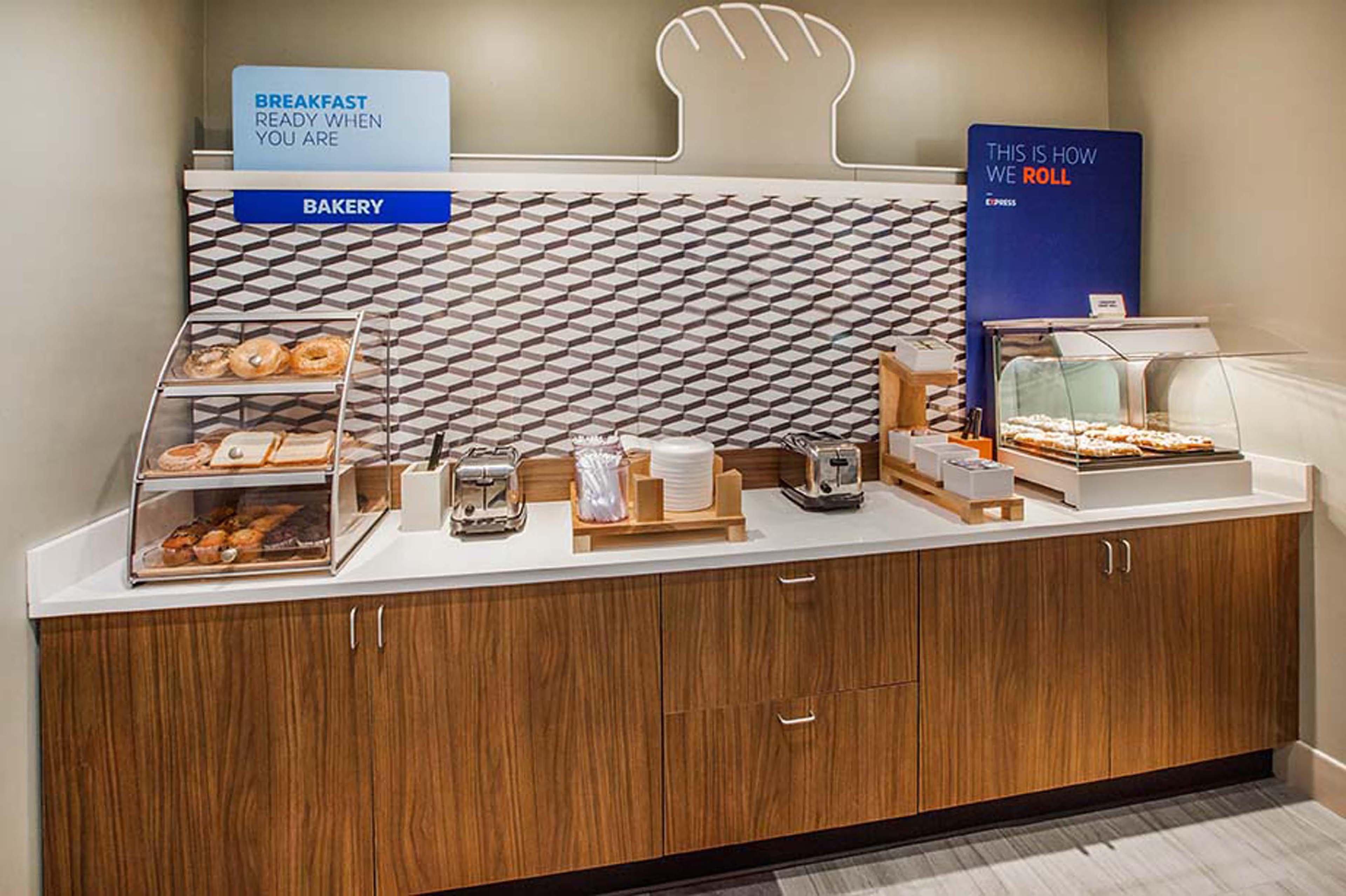 Express Philadelphia Ne-bensalem By Ihg Hotel